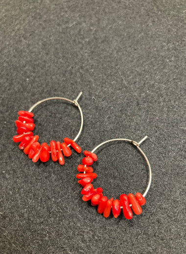 Hoop earrings with red coral/stainless steel