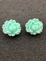 Ear studs with flower pendant